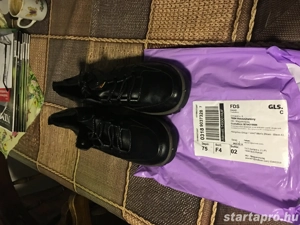 Eladó egy pár ÚJ sportos 43-as fekete férfi bőr cipő és egy pár bélelt vászoncipő! - kép 2