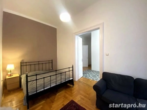 Felújított 2+1 szobás lakás eladó a Klauzál téren   a buli negyed szívében - kép 3