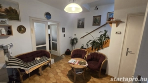 XVI. csendes részén eladó 100 nm-es, 3 szobás ikerház, 286 nm-es teleken.