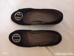 Eladó női utcai 38-as cipő 