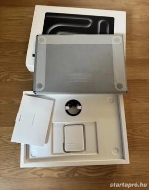 Apple MacBook Pro - kép 3