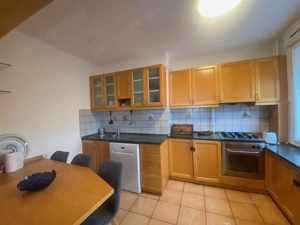 Bútorozott, erkélyes 2,5 szobás lakás kiadó a Frankel Leó utcában - kép 7