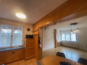 Bútorozott, erkélyes 2,5 szobás lakás kiadó a Frankel Leó utcában - kép 3