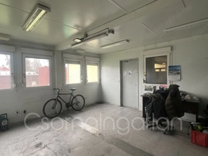 Csorna - központban raktár  műhely kiadó