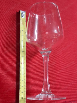 Üveg, fújt, karcsú szárú, ARC FRANCE, 64-53-160 mm méretű boros pohár, eladó