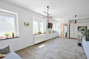 Korszerűsített, igényes, 2 lakrészes önálló családi ház 50 nm garázzsal eladó!