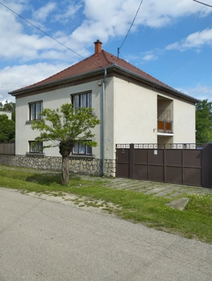 Pápa, Erzsébetváros, 2 szintes családi ház, 1051 m2 telek