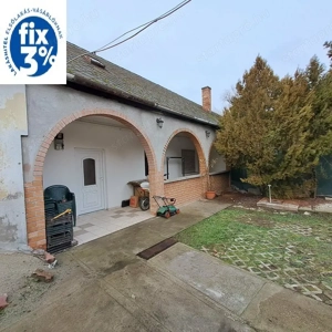 Monor központjában, 50 m2-es, összközműves házrész, külön bejárattal, saját kb. 250 m2-es telekkel