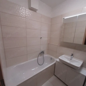 A XIII. ker Bulcsú utcában új építésű fiatalos berendezett lakás kiadó! - kép 13