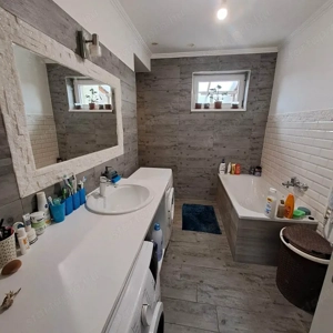 Monor Telepi részén felújított 3 háló+nappalis családi ház, tetőtér beépítési lehetőséggel - kép 9