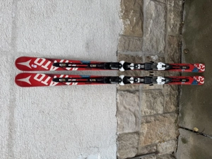 166 cm Atomic Redster GS carving síléc 166 cm Atomic GS síléc sérült