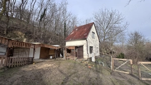 Belterületi, téglaépítésű, 2 szintes ingatlan, 1871 nm-es telken eladó! - kép 2