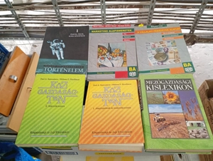 46dbos könyvcsomag eladó 46000ft óbuda darabra  darabra is ha kell  4500ft db posta