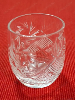 Üveg kézi csiszolt röviditalos 33-40-47 mm méretű öblös pohár, eladó