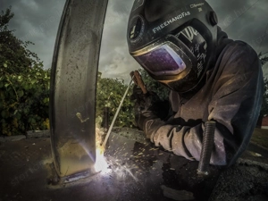 Hegesztés, lakatos és géplakatos munkák   tapasztalattal - kép 3