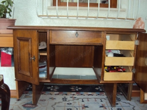A képen Látható diószínű koloniál íróasztal  - kép 4