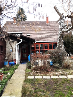 Ráchegyen jó állapotú téglaépítésű családi ház 500 m2-es telken - kép 2