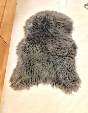 Ezüst Szürke Szőrme Szőnyeg   JYSK   nagy méretű - kép 3