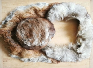 Eladó prémgallér és kalap szett