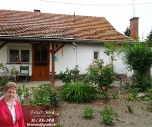 Lakitelek központi részén, családi ház eladó.