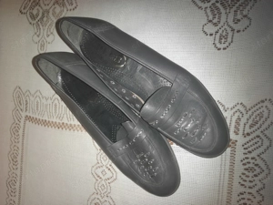 Ingyen elvihető 39-es sötétszürke női bőrcipő újszerű állapotban !!! - kép 2