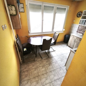 Nagykanizsán a Teleki utcában 2. em.-i 2 szobás, erkélyes lakás kiadó. - kép 9