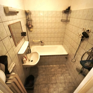 Nagykanizsán a Teleki utcában 2. em.-i 2 szobás, erkélyes lakás kiadó. - kép 17