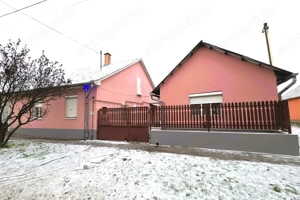 Kiskunhalas, három lakrészes családi ház eladó! 