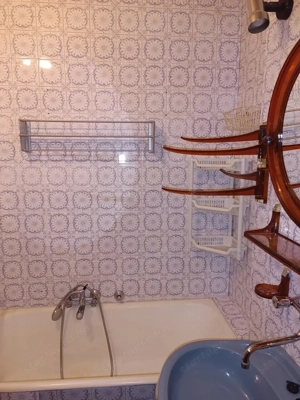 Eladó 105 m2-es, belső kétszintes társasházi téglaépítésű lakás Vácon a Cházár András utcában.   - kép 5