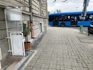 Eladó Bp., XII., utcafronti, felújított 65 nm üzlethelyiség 