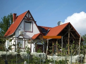 Lakható nyaralóház a siklósi hegyen