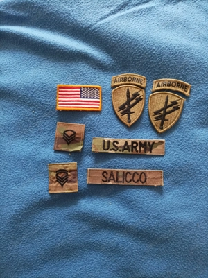 Amerikai katonai felvarok.