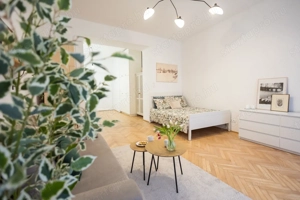 ELADÓ 42 nm-es, napfényes, csendes, azonnal költözhető garzonlakás Budapest VI. kerületében