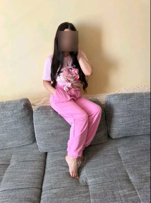 Vadonatúj lány a városban  - kép 12