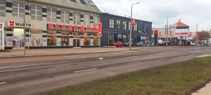 Bécsi úton kiemelten forgalmas üzlethelyiség kiadó!