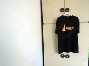 Eladó Burn fekete póló M