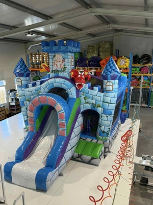 Eladó Mesevár Csúszdás Ugráló - kép 2