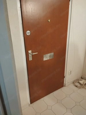 Tóvárosban 4 emeleti 2 szobás 52 m2-es erkélyes panellakás - kép 3