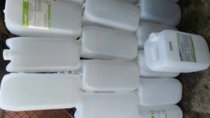 Újszerű 25 l-es műanyag kannák.