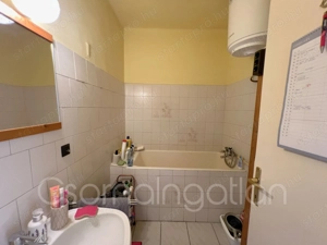 Csorna - központ közeli, nagy erkélyes lakás eladó - kép 10