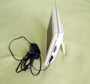 Kedvenc képeit sorozatban vetítő digitális fotókeret - kép 9