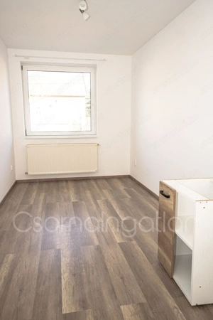 Csorna - teljes körűen felújított 3 szoba nappalis családi ház eladó - kép 5