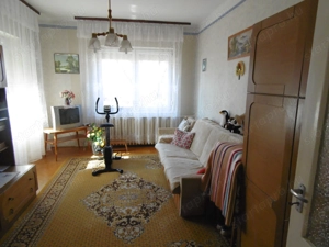 Családi házas övezetben, tágas,két lakásos családi ház, két garázzsal, gondozott, szép kerttel eladó - kép 7