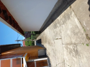 Családi házas övezetben, tágas,két lakásos családi ház, két garázzsal, gondozott, szép kerttel eladó - kép 11