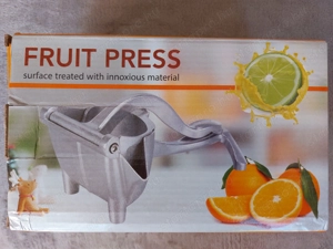 Kézi gyümölcsprés  - kép 3