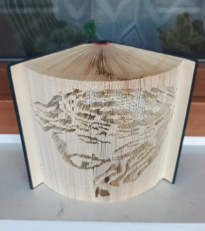 Jézust ábrázoló könyvszobor  - kép 2