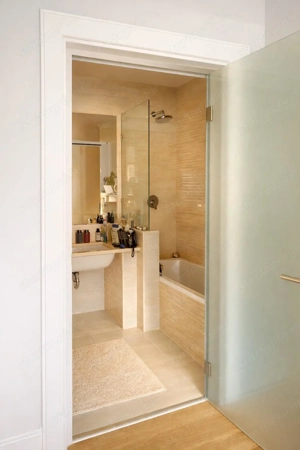 Győr belvárosában teljesen felújított, bútorozott  2. emeleti lakás eladó - kép 5