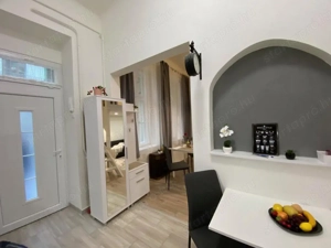 Teljeskörűen felújított, galériás garzon kiadó a VII. kerületben - kép 8