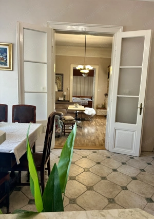 Vác történelmi belvárosának közelében bruttó 138 m - s nagypolgári stílusú családi ház eladó .