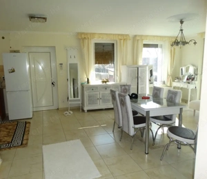 Remek kivitelezésű panorámás családi ház, 3756 m2-es telekkel eladó Rádon.  - kép 2